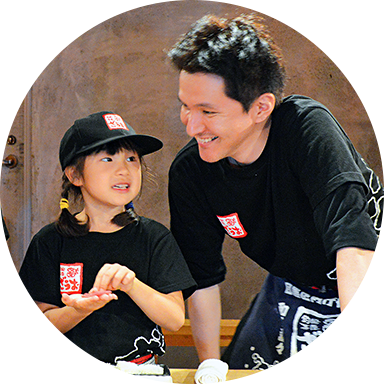 ざうおで料理教室を楽しむ子ども